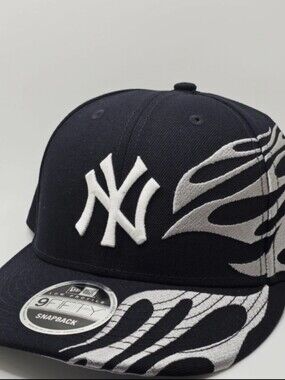 NWOT: New York Yankees Snapback Cap - OS
